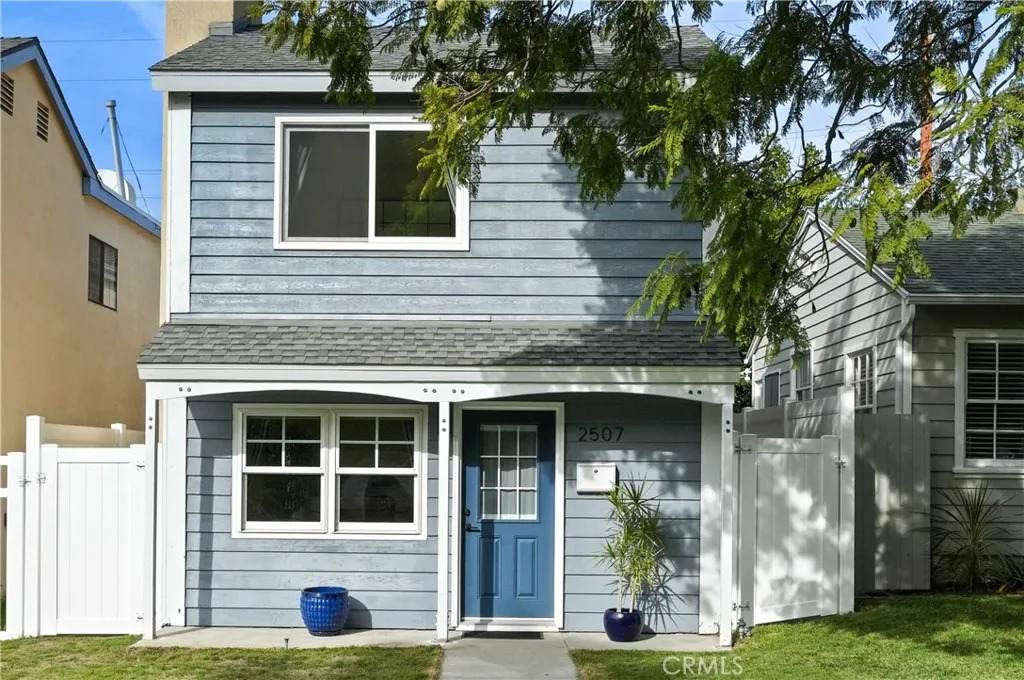 2507 Glenoaks - Photo 1