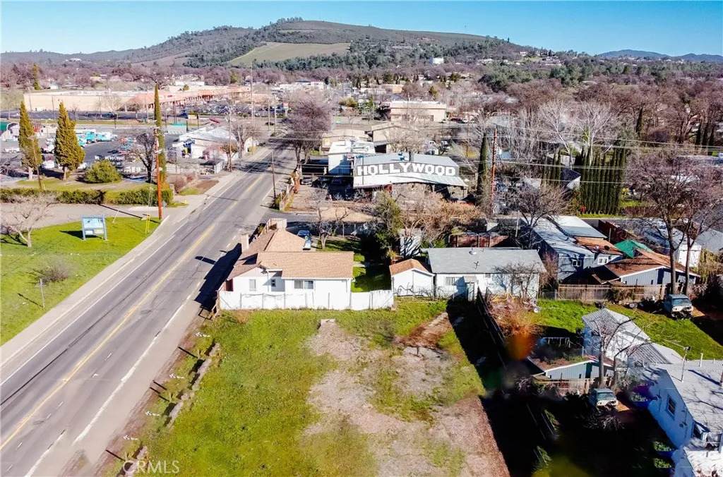 3516 Cypress - Photo 1