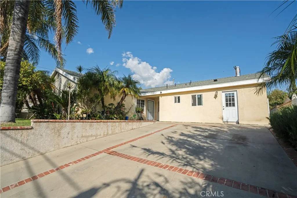 11044 Borden Avenue - Photo 1