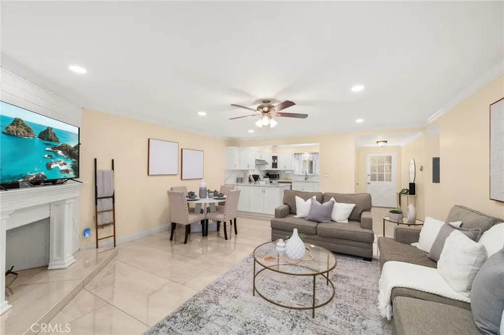 3139 Chapman - Photo 1