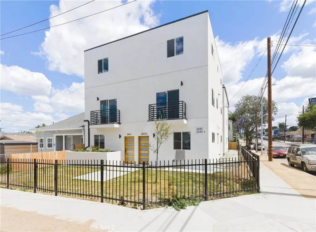 2843 Folsom - Photo 1
