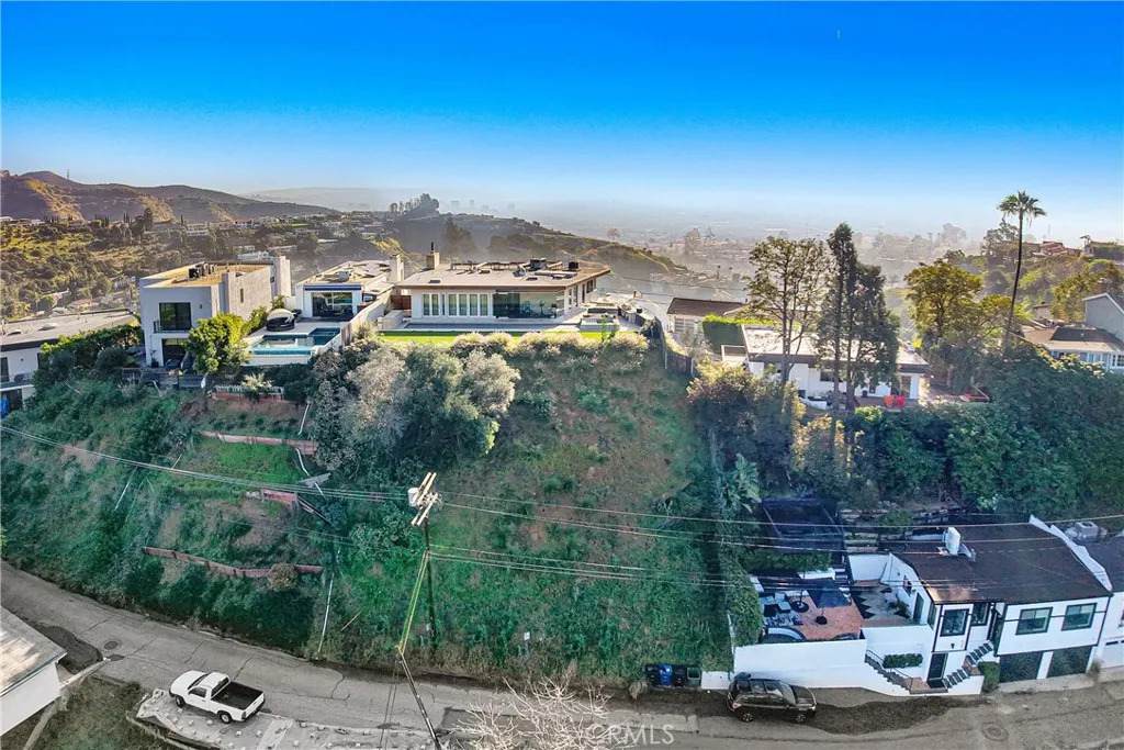 8220 Mannix - Photo 1