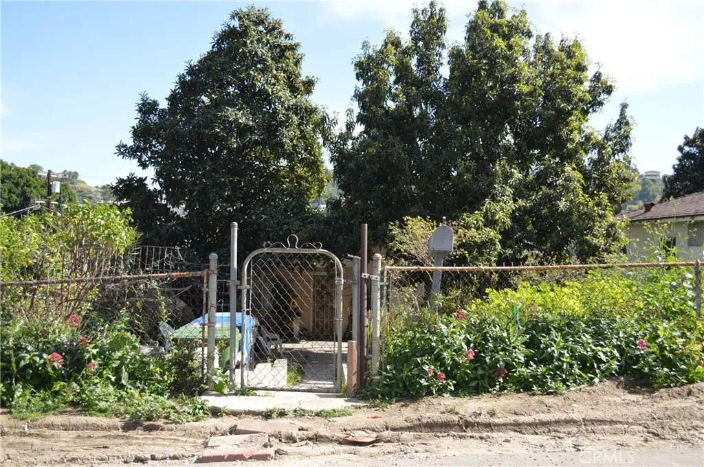 5090 Ithaca - Photo 1
