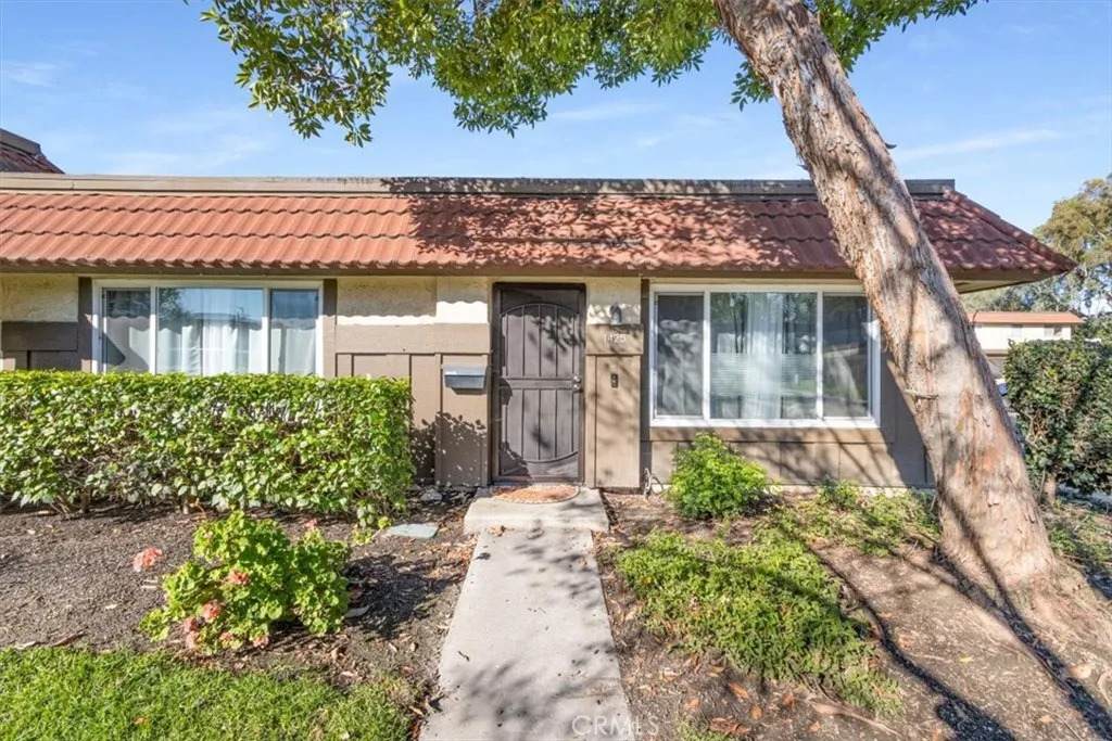 1425 Parkhaven - Photo 1
