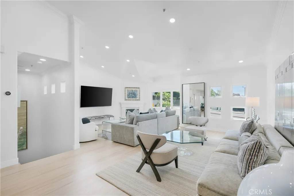 401 Seaward Road - Photo 1