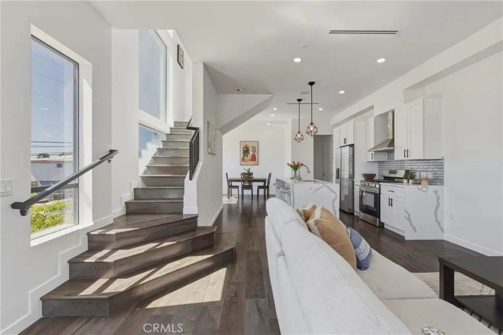 1301 Tamarind Avenue - Photo 1