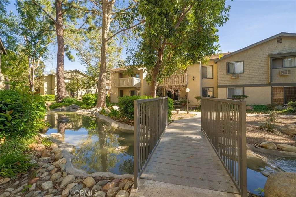 960 Bonita Avenue - Photo 1