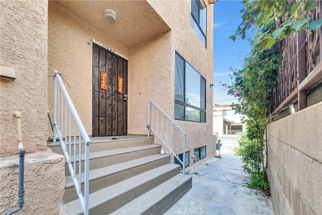 105 Marguerita Avenue - Photo 1