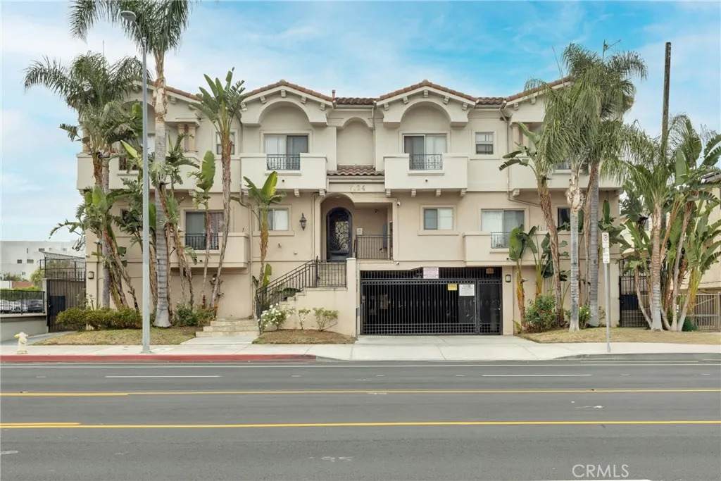 7124 Woodman - Photo 1