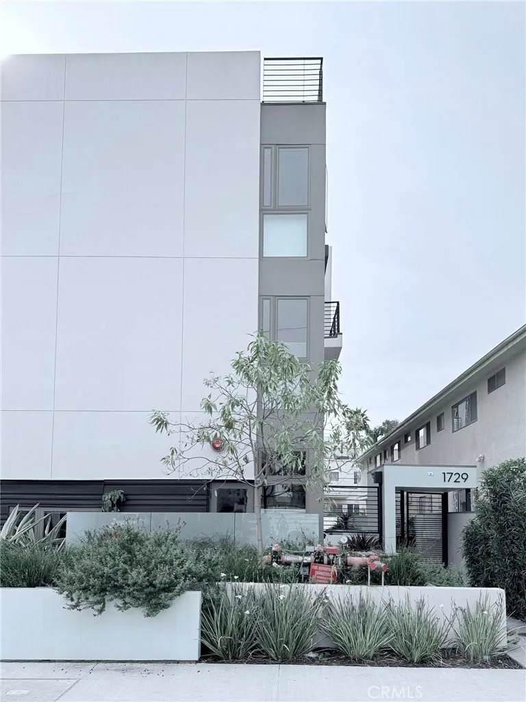 1729 Barrington - Photo 1