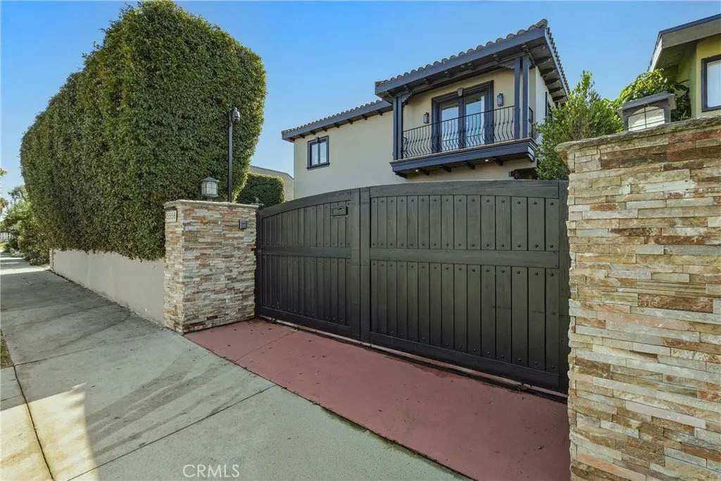 5558 Edgewood Place - Photo 1
