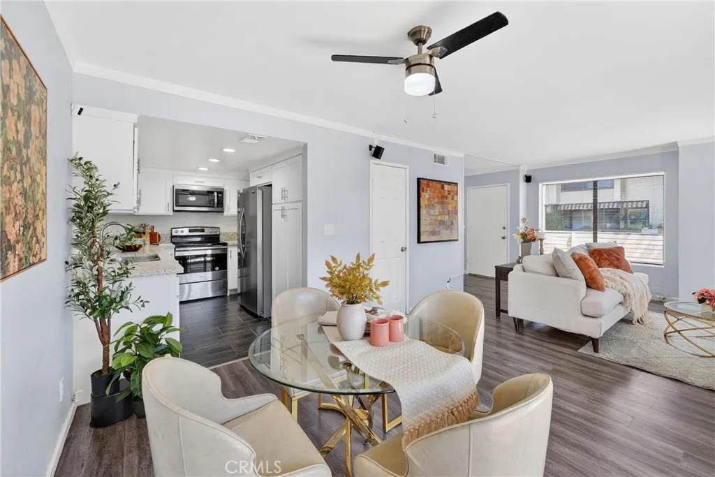 803 Victoria - Photo 1