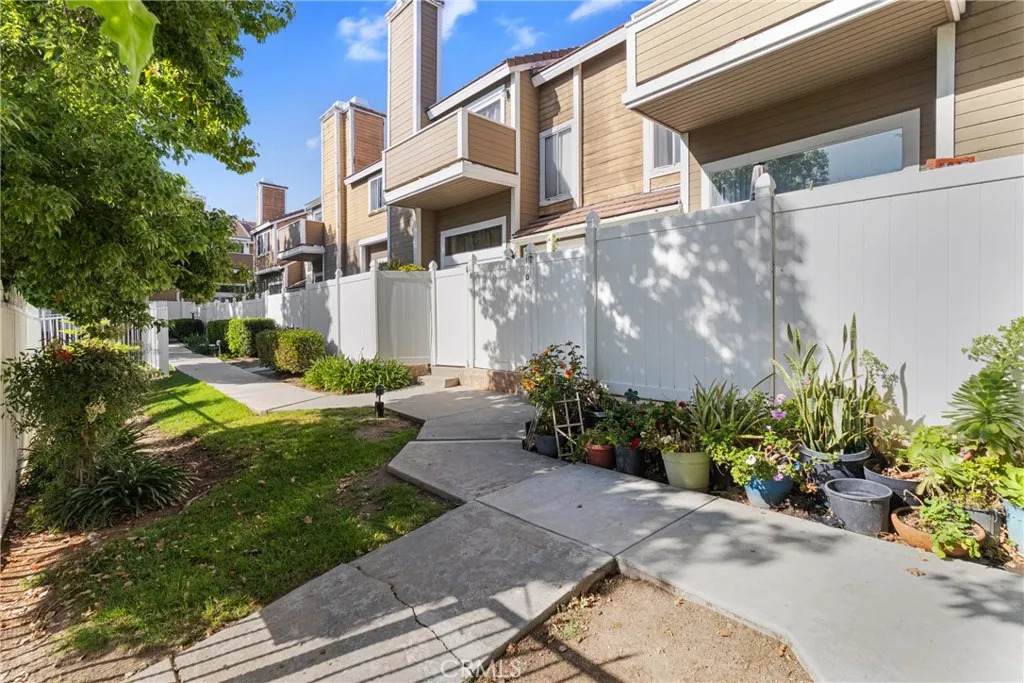 1941 Glenoaks - Photo 1