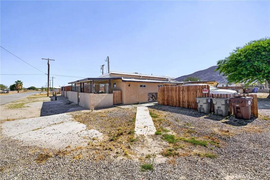 81 Panorama - Photo 1