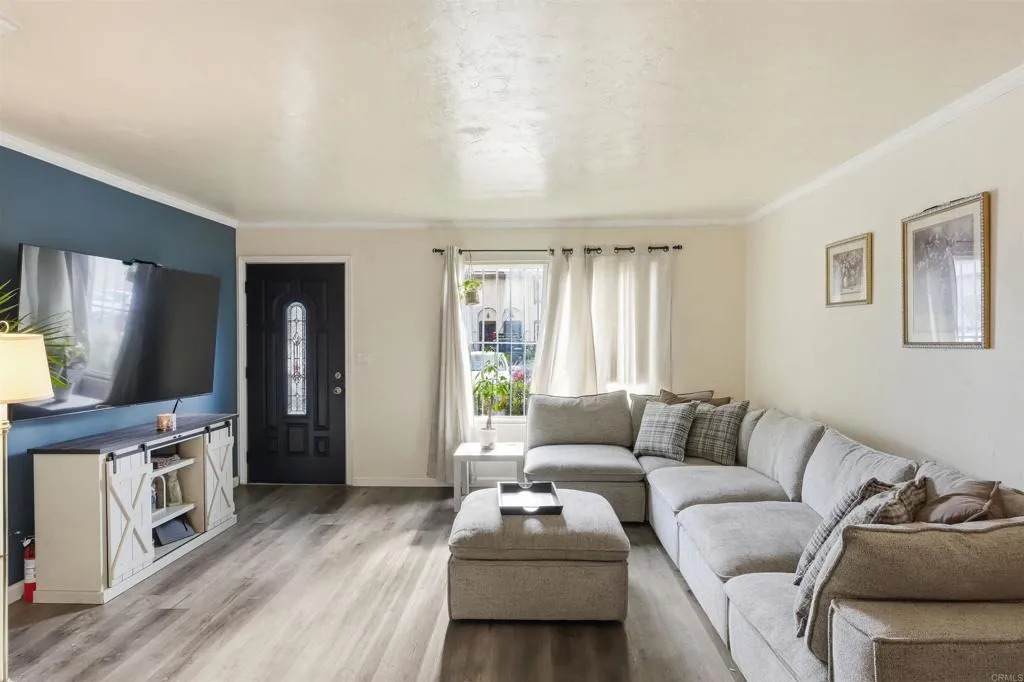 447 Ridgeway Court - Photo 1