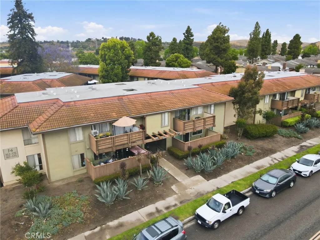 615 Fredricks - Photo 1
