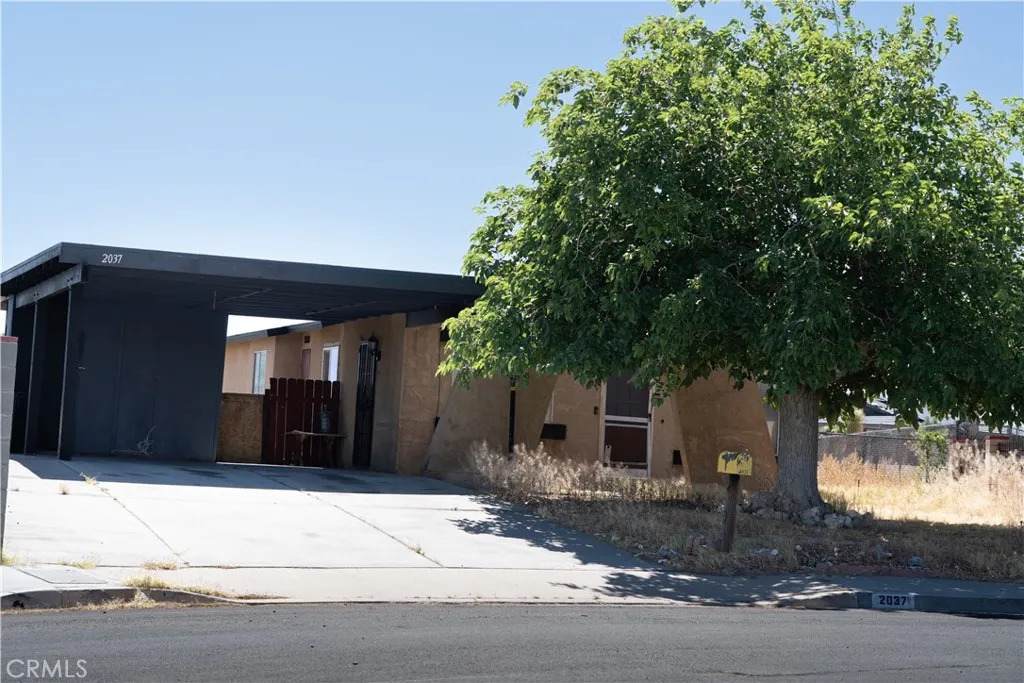2037 Sequoia - Photo 1