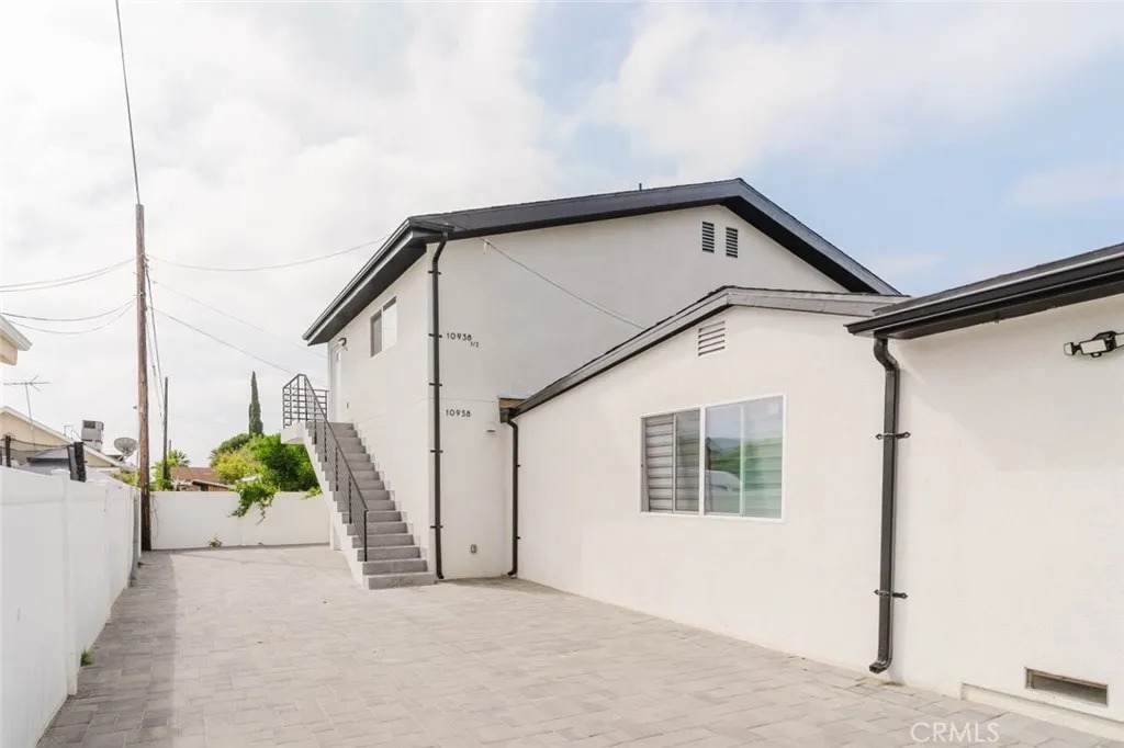 10938 Olinda Street - Photo 1