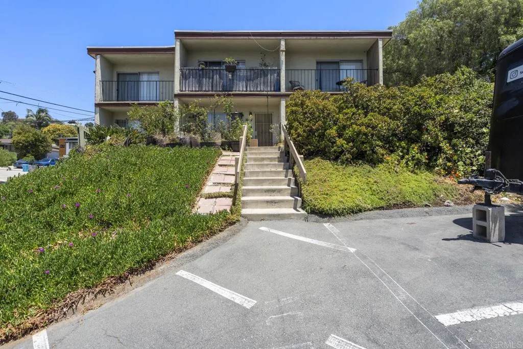 1605 Glenwood Drive - Photo 1