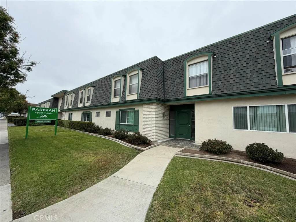 225 Knott - Photo 1