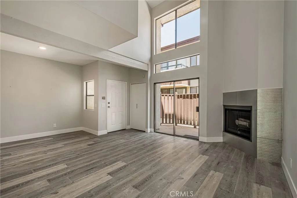 6323 Reseda Boulevard - Photo 1