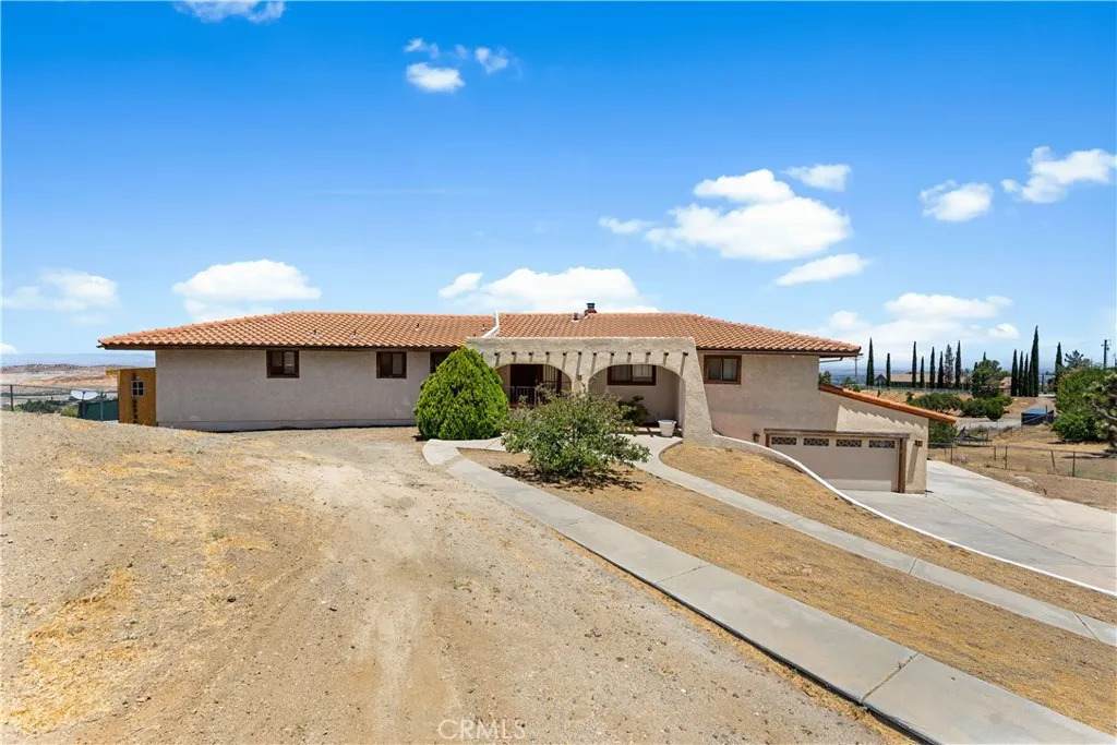 1055 Lakeview Drive - Photo 1