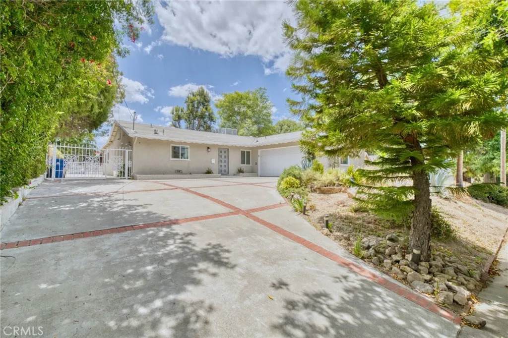 20516 Clark Street - Photo 1