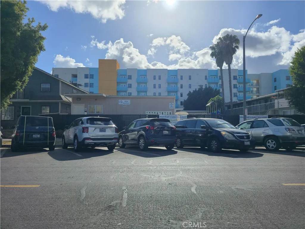 1425 Elm - Photo 1