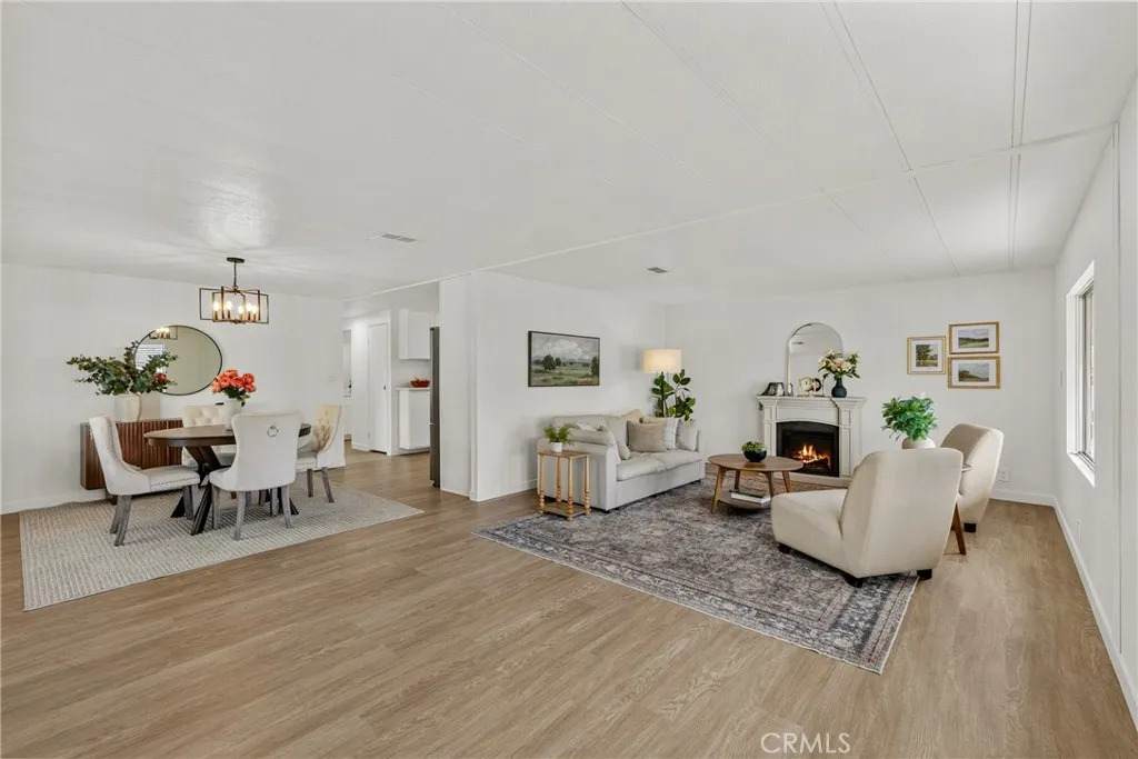 9391 California Ave - Photo 1