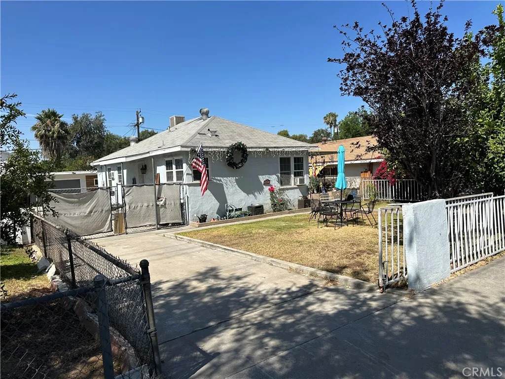 3432 Russell - Photo 1