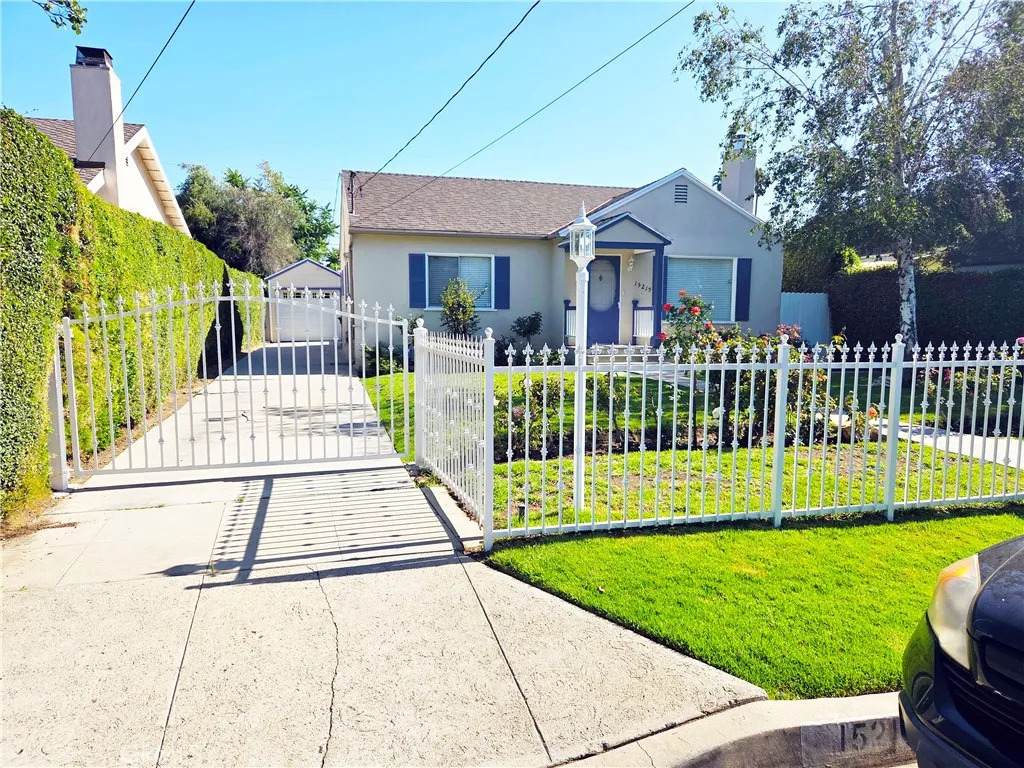 15219 Wyandotte - Photo 1