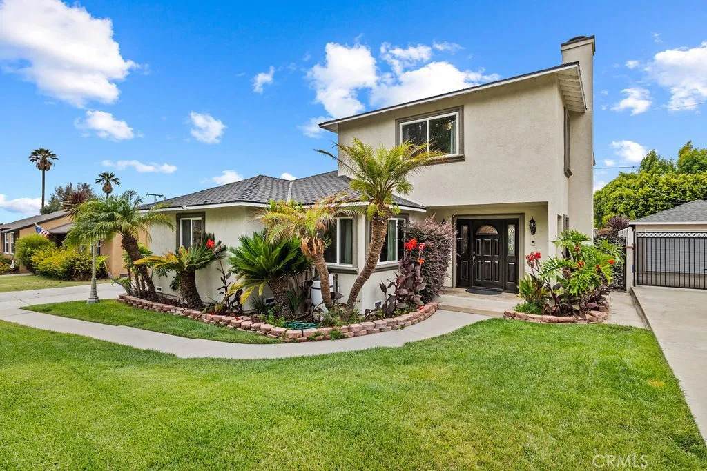 8433 California - Photo 1
