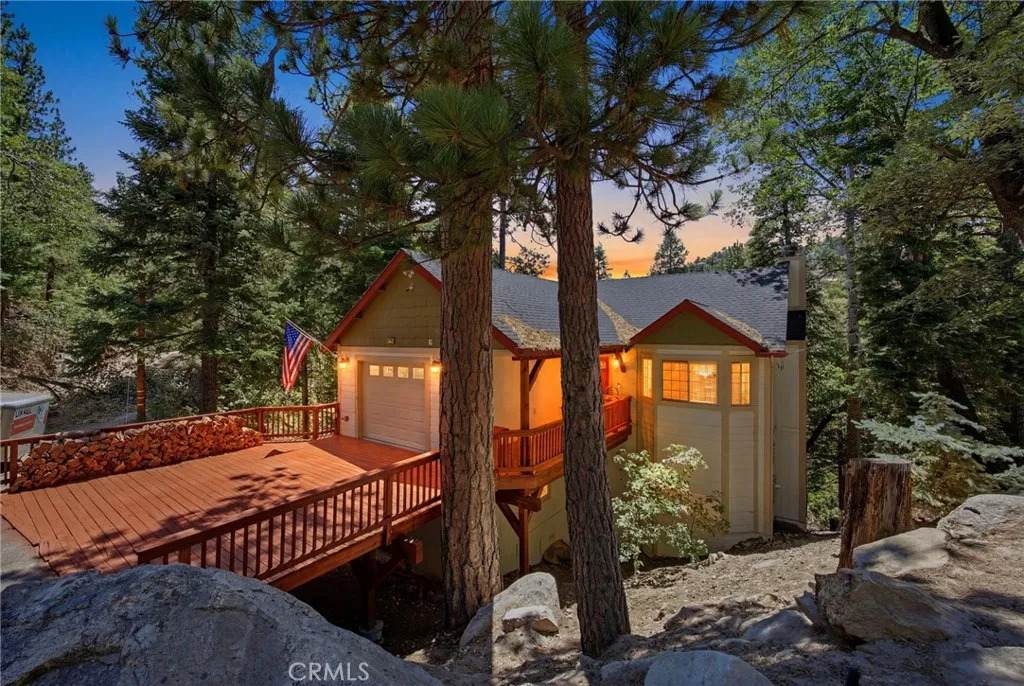 915 Brentwood Drive - Photo 1