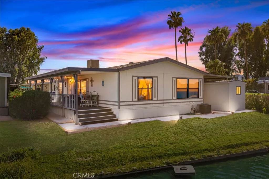 586 Channel Way - Photo 1