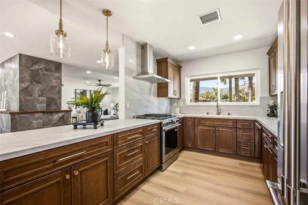 818 Hood - Photo 1