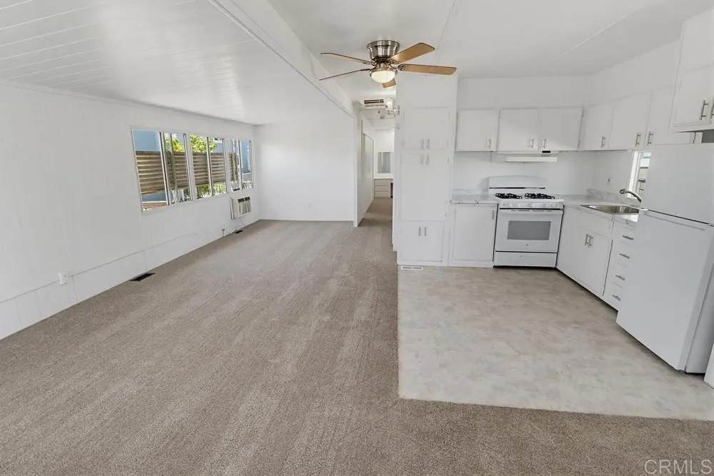1285 Washington - Photo 1