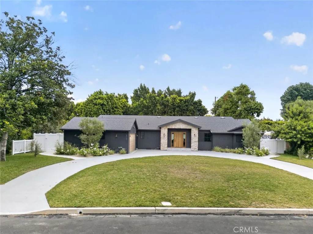 8960 Oak Park Avenue - Photo 1