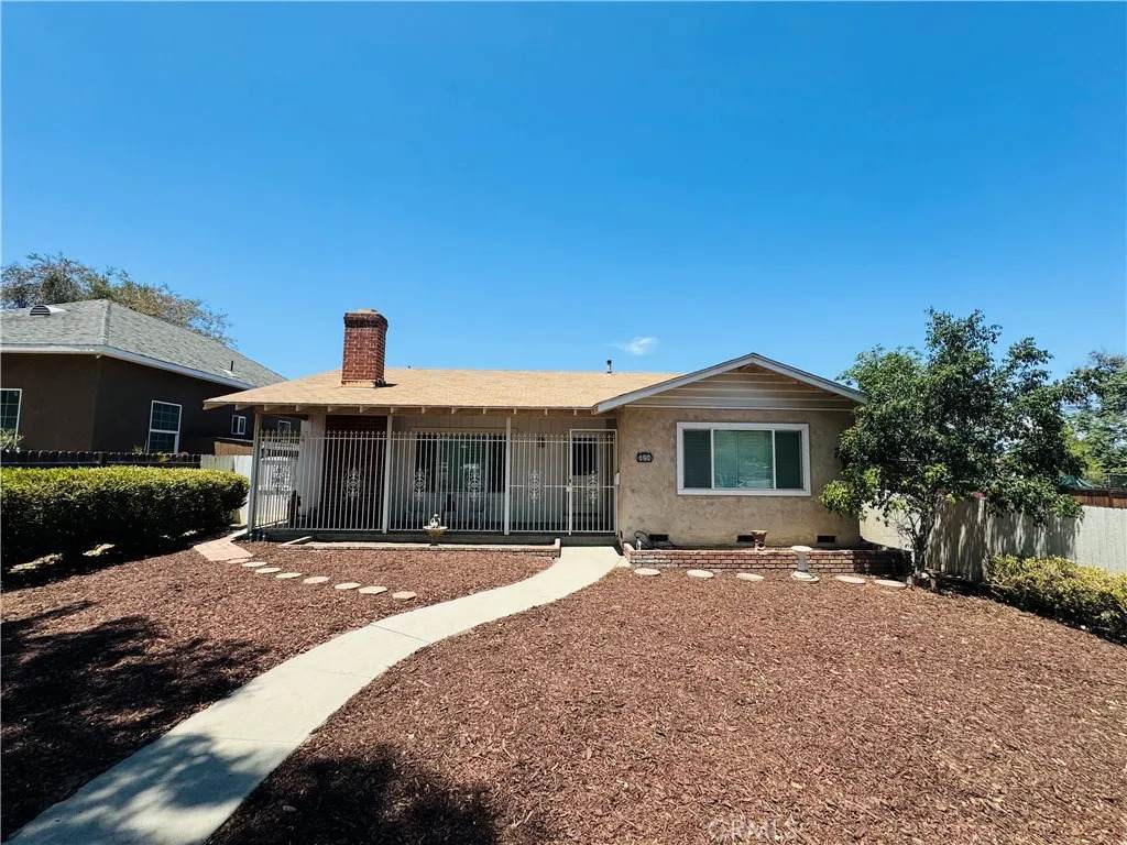 320 Victoria - Photo 1