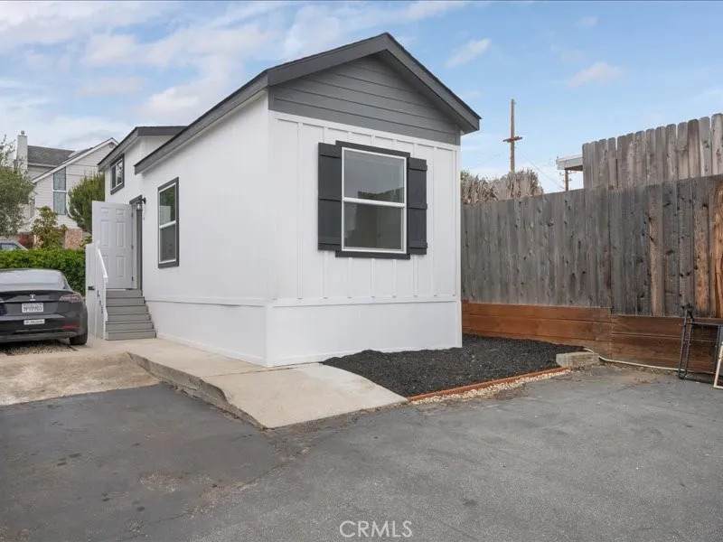 1477 Grand Ave - Photo 1