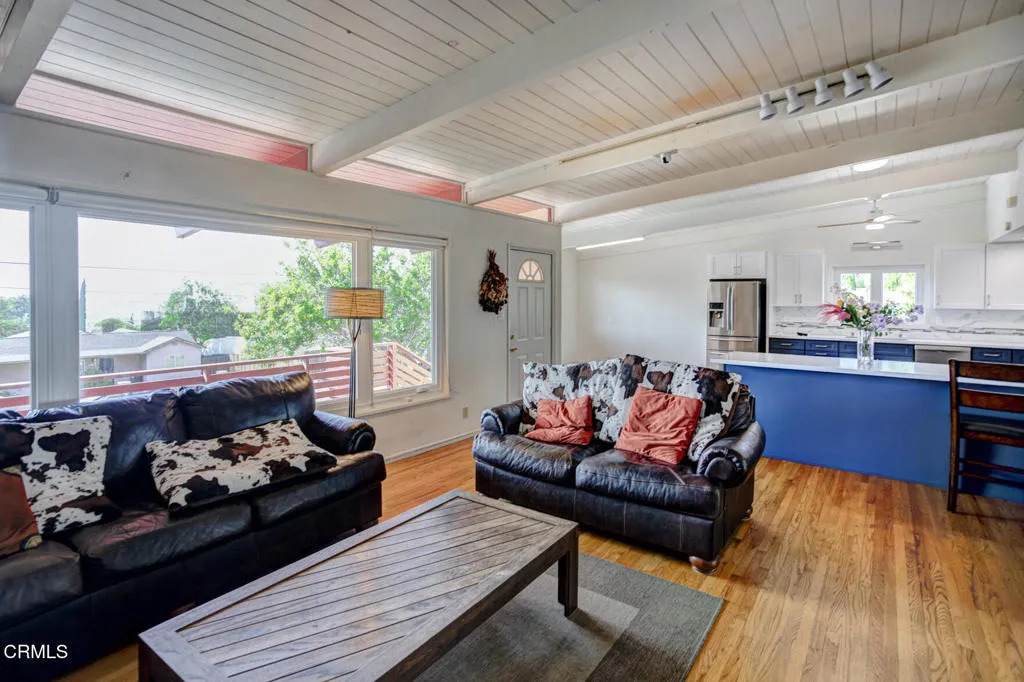 10852 Plainview Avenue - Photo 1