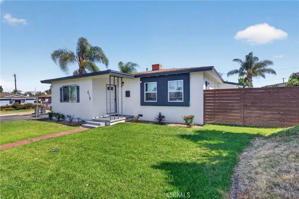 619 Chapman - Photo 1