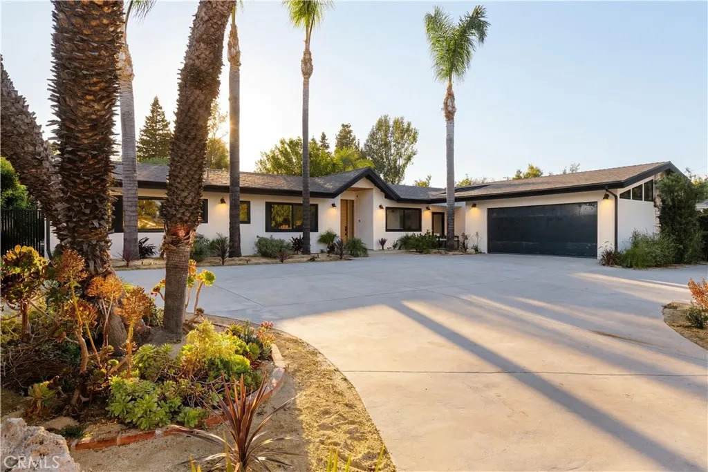 5313 Crebs Avenue - Photo 1