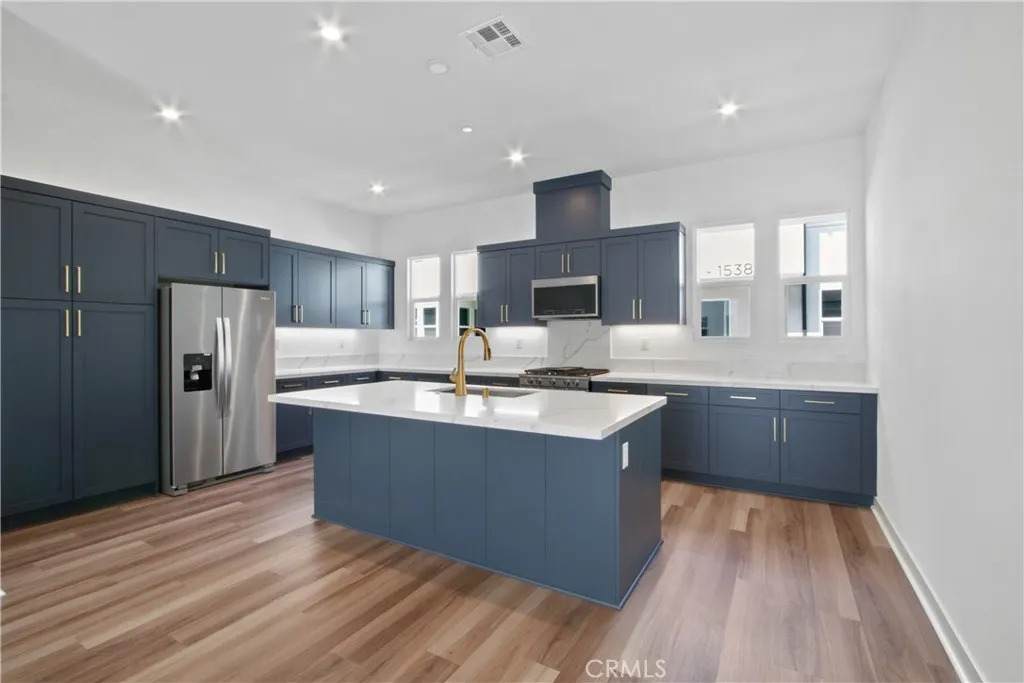 1410 Bushell Street - Photo 1