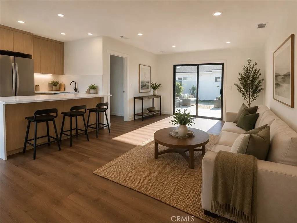 7008 Aura - Photo 1