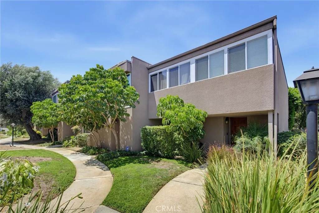 18134 Killion Street - Photo 1