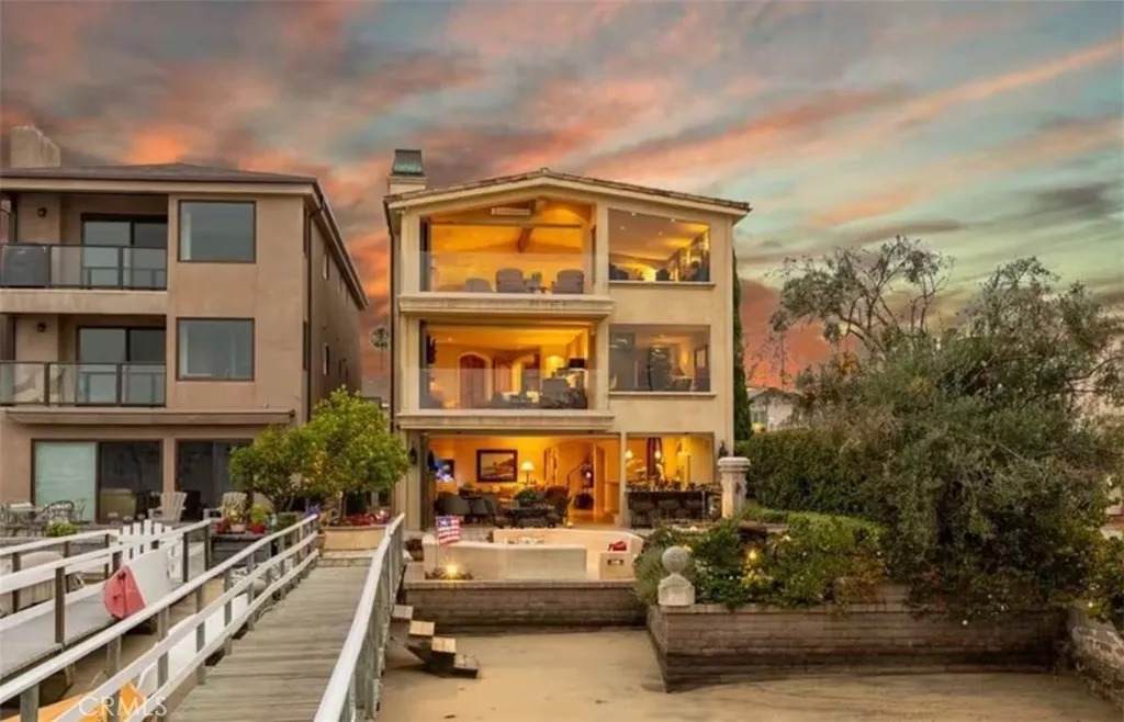 900 Balboa Boulevard - Photo 1