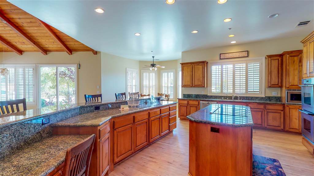 16032 Loose Creek Road - Photo 1