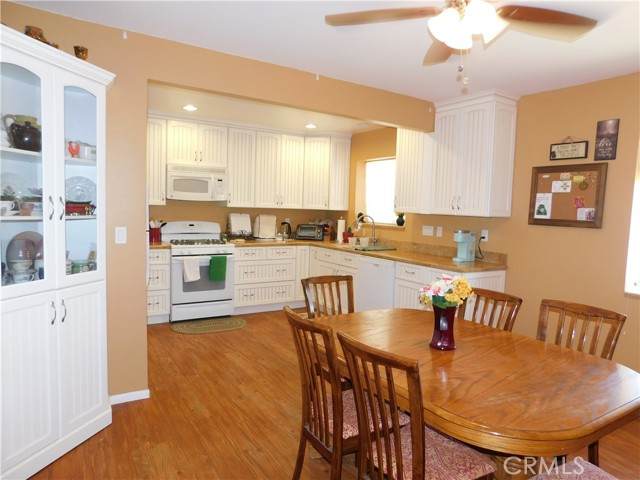6582 49 Palms Avenue - Photo 1