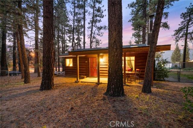 621 Aeroplane Boulevard - Photo 1