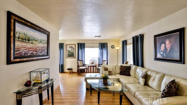 15300 Magnolia - Photo 1